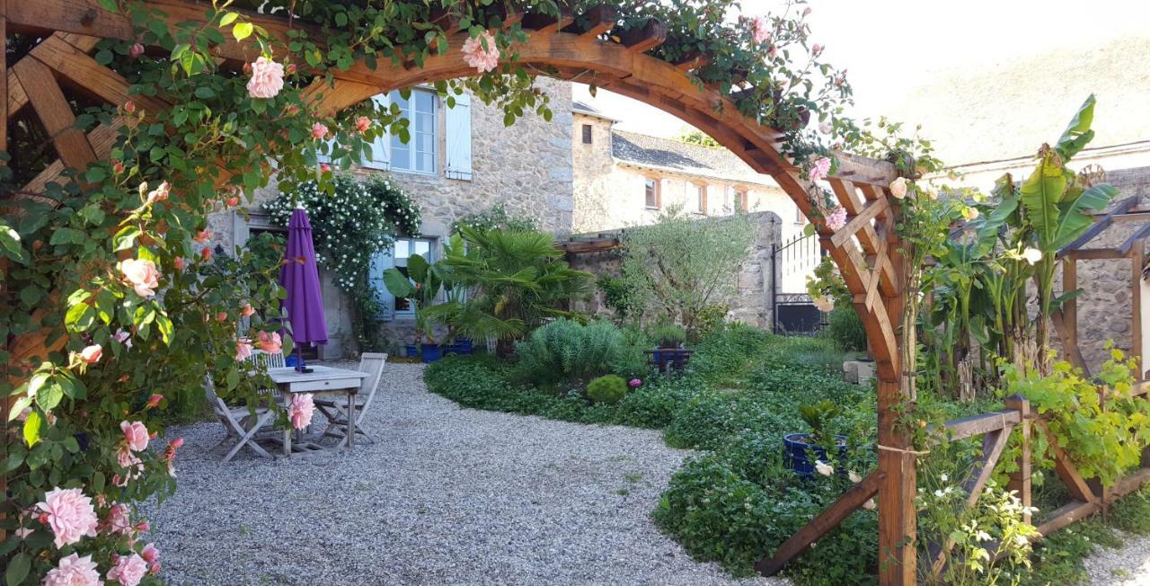 Chambres D'Hotes Du Presbytere La Bastide-l'Eveque Kültér fotó